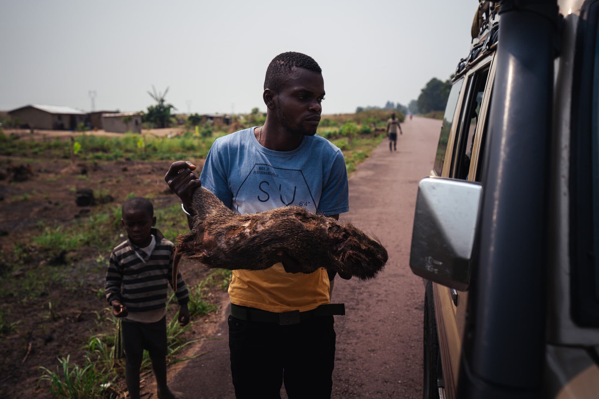 Nahlédneme do zákulisí pytláctví a černého trhu